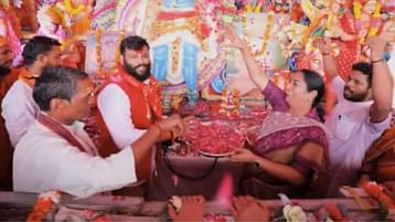 CM Rekha Gupta showered flowers on Kanwariyas at Shastri Park Kanwar Camp