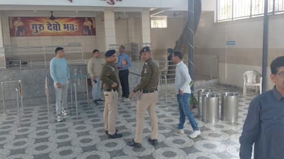 दुर्ग साईं मंदिर में चोरी: गार्ड को बंधक बनाकर की पिटाई, फिर आभूषण ले उड़े चोर, सीसीटीवी-डीवीआर भी गायब Unknown thieves stole silver jewelery and CCTV DVR from Sai temple in Durg